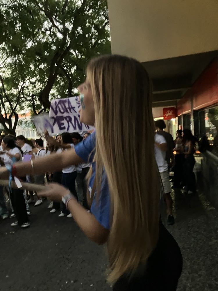Alunos em campanha eleitoral no “Liceu”: Pernia ou Costa?