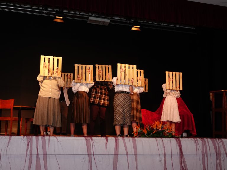 Abertura do Festival Regional com apoio ao Teatro Escolar e homenagem à Liberdade