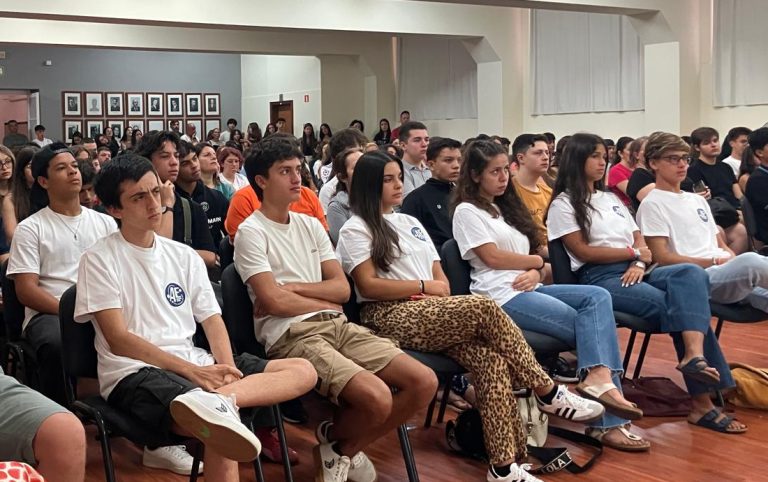 Liceu deu hoje as boas-vindas a centenas de alunos do 10.º ano